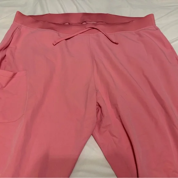 Women's Pink V-Neck Scrub Top and Joggers - Picture 4 of 5